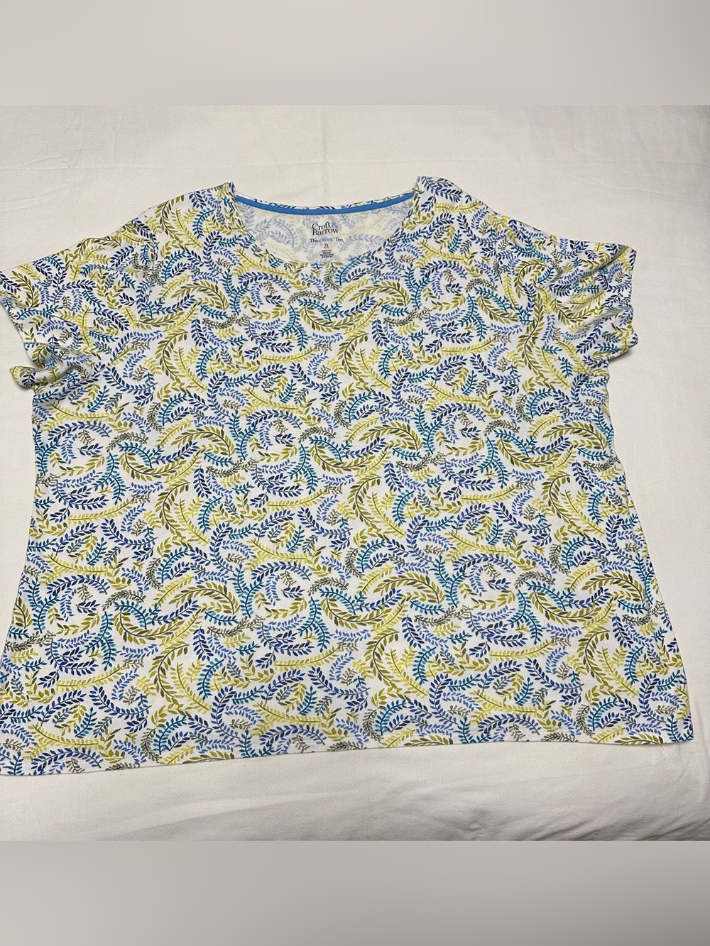 croft & barrow White Short Sleeve V‑Neck Tee with Blue and Green Leaf Pattern